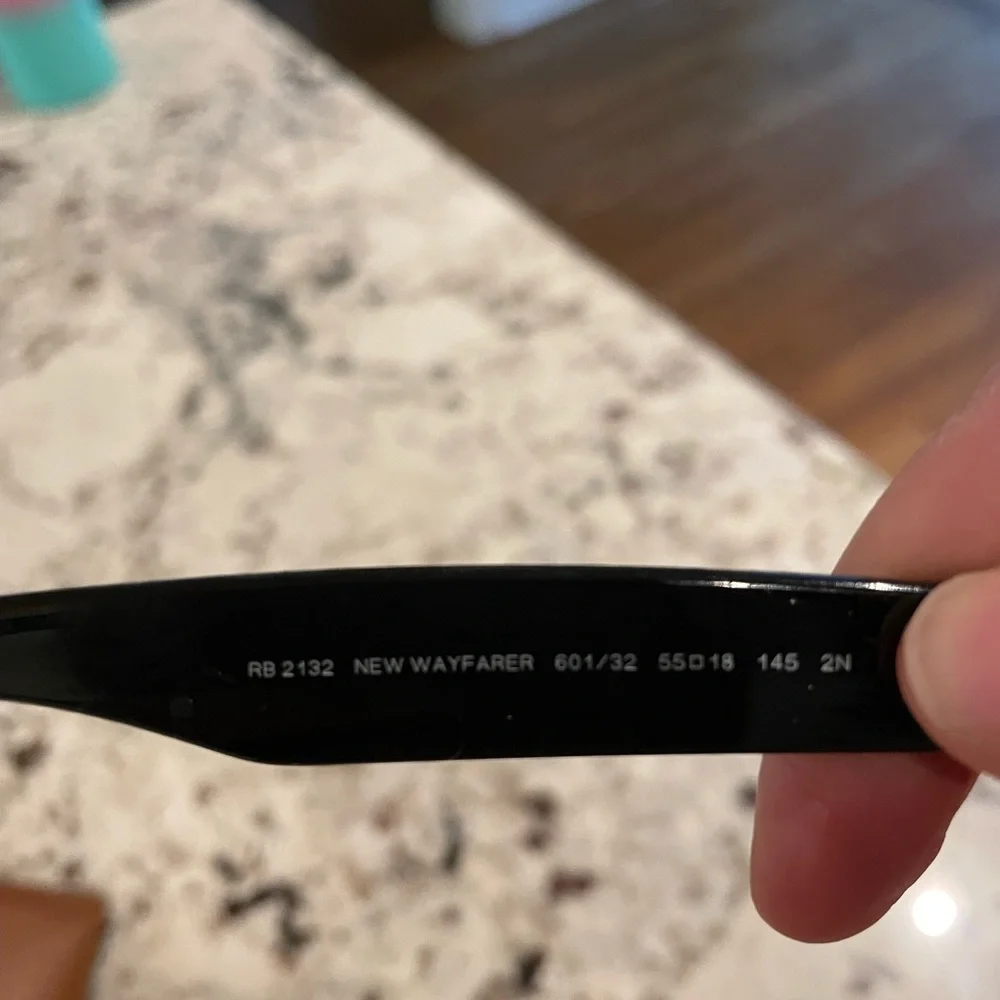 Ray-ban new wayfarer classic sunglasses (black) - Picture 2 of 3